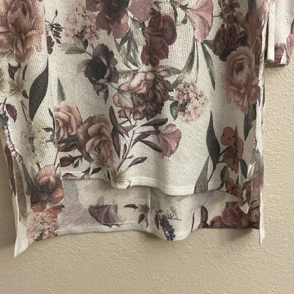 🌸🌺CHARMING CHARLIE FLORAL HALF SLEEVE TOP!! - Picture 5 of 6